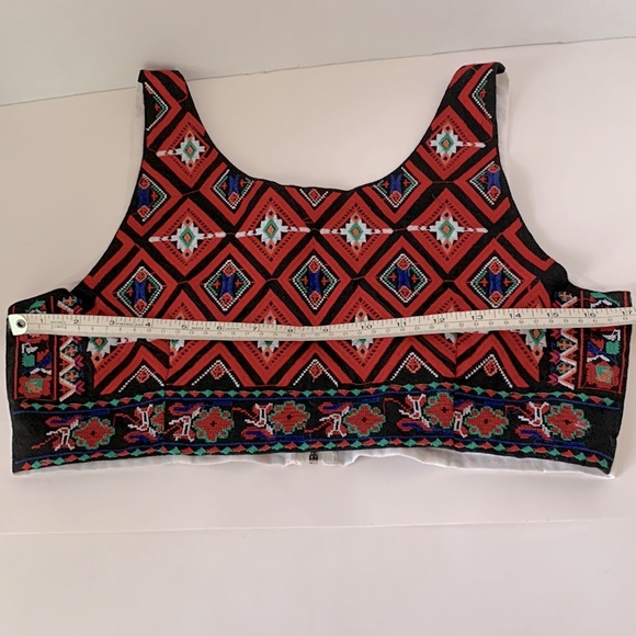 Urmoda front zip cropped top/vest w/a touch of Boho styling ,red white multi - Picture 4 of 6